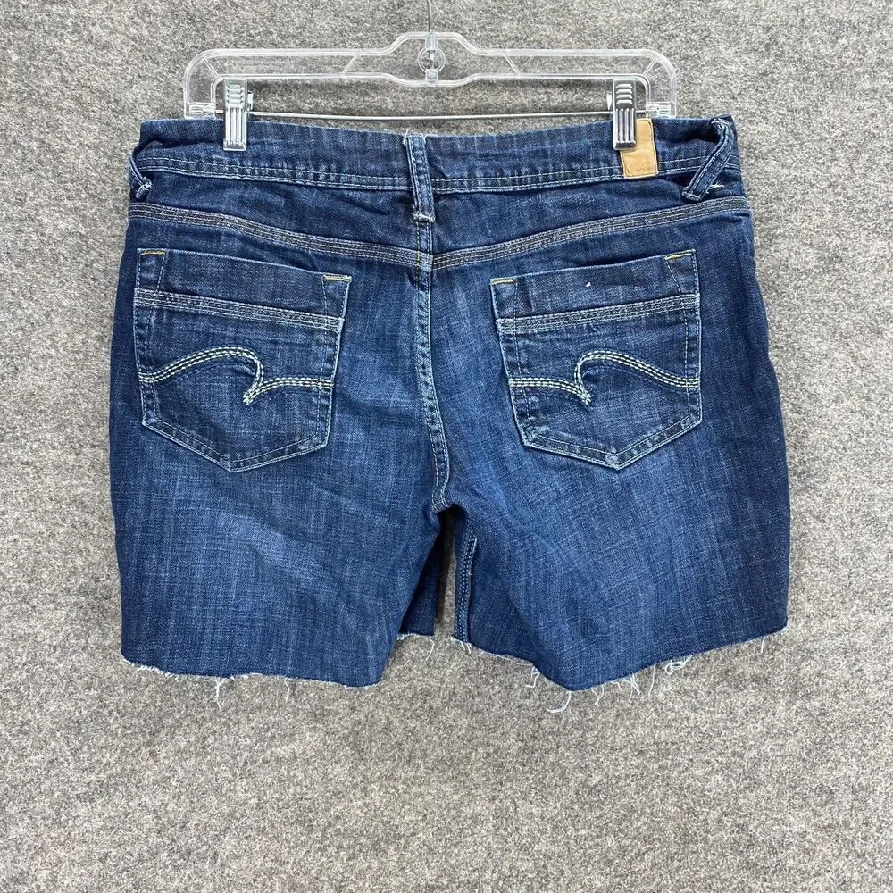 Maurices Shorts Women XS Blue Denim Medium Wash Mid Rise Morgan New Boot Cut Off